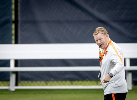 KANSAS CITY - Netherlands coach Ronald Koeman during a training session of the Dutch national team, Nationalteam at the KC Current Training Facility, on June 24, 2026, in Kansas City. The Dutch team is preparing for the match against Tunisia during the FIFA World Cup, WM, Weltmeisterschaft, Fussball KOEN VAN WEEL ANP xVIxANPxSportx xxANPxIVx 561855976 originalFilename: 561855976.jpg