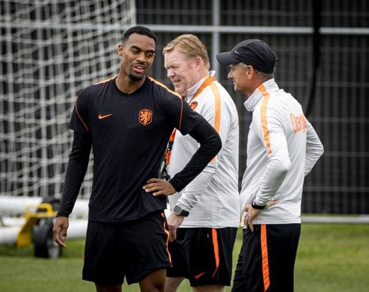 KANSAS CITY - Ryan Gravenberch of the Netherlands, Netherlands coach Ronald Koeman and assistant Wim Jonk during a training session of the Dutch national team, Nationalteam at the KC Current Training Facility, on June 24, 2026, in Kansas City. The Dutch team is preparing for the match against Tunisia during the FIFA World Cup, WM, Weltmeisterschaft, Fussball KOEN VAN WEEL ANP xVIxANPxSportx xxANPxIVx 561856542 originalFilename: 561856542.jpg