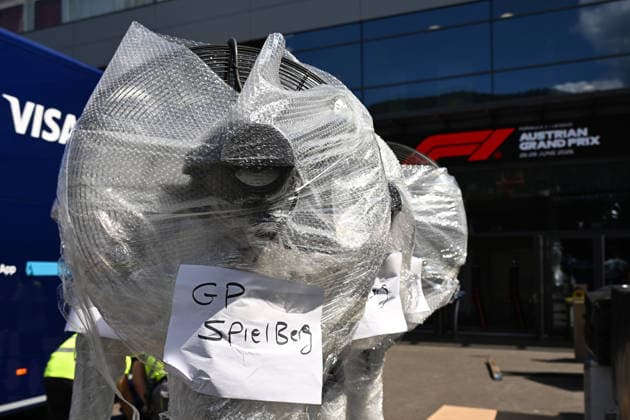 24.06.2026, xsvx, Motorsport FIA Formel 1, Grand Prix von Österreich v.l. Symbolfoto, Symbolbild Hitze in Spielberg Ventilatoren im Fahrerlager Hitzewelle (FIA REGULATIONS PROHIBIT ANY USE OF PHOTOGRAPHS as IMAGE SEQUENCES and or QUASI-VIDEO) Zeltweg-Spielberg *** June 24, 2026, xsvx, Motorsport FIA Formula 1, Austrian Grand Prix v l Stock photo, illustrative image: Heat in Spielberg; fans in the paddock; heat wave. FIA REGULATIONS PROHIBIT ANY USE OF PHOTOGRAPHS as IMAGE SEQUENCES and or QUASI-VIDEO. Zeltweg, Spielberg