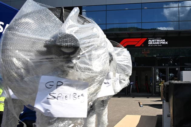 24.06.2026, xsvx, Motorsport FIA Formel 1, Grand Prix von Österreich v.l. Symbolfoto, Symbolbild Hitze in Spielberg Ventilatoren im Fahrerlager Hitzewelle (FIA REGULATIONS PROHIBIT ANY USE OF PHOTOGRAPHS as IMAGE SEQUENCES and or QUASI-VIDEO) Zeltweg-Spielberg *** June 24, 2026, xsvx, Motorsport FIA Formula 1, Austrian Grand Prix v l Stock photo, illustrative image: Heat in Spielberg; fans in the paddock; heat wave. FIA REGULATIONS PROHIBIT ANY USE OF PHOTOGRAPHS as IMAGE SEQUENCES and or QUASI-VIDEO. Zeltweg, Spielberg