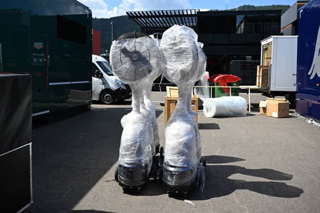 24.06.2026, xsvx, Motorsport FIA Formel 1, Grand Prix von Österreich v.l. Symbolfoto, Symbolbild Hitze in Spielberg Ventilatoren im Fahrerlager Hitzewelle (FIA REGULATIONS PROHIBIT ANY USE OF PHOTOGRAPHS as IMAGE SEQUENCES and or QUASI-VIDEO) Zeltweg-Spielberg *** June 24, 2026, xsvx, Motorsport FIA Formula 1, Austrian Grand Prix v l Stock photo, illustrative image: Heat in Spielberg; fans in the paddock; heat wave. FIA REGULATIONS PROHIBIT ANY USE OF PHOTOGRAPHS as IMAGE SEQUENCES and or QUASI-VIDEO. Zeltweg, Spielberg