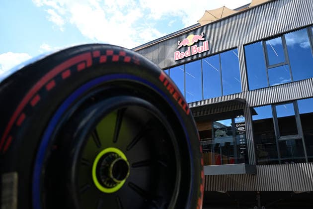 24.06.2026, xsvx, Motorsport FIA Formel 1, Grand Prix von Österreich v.l. Symbolfoto, Symbolbild Oracle Red Bull Racing Reifen Pirelli Softreifen Logo Wappen Schriftzug (FIA REGULATIONS PROHIBIT ANY USE OF PHOTOGRAPHS as IMAGE SEQUENCES and or QUASI-VIDEO) Zeltweg-Spielberg *** June 24, 2026, xsvx, Motorsport, FIA Formula 1, Austrian Grand Prix v l Stock photo, stock image Oracle Red Bull Racing Pirelli tires Soft tires Logo Coat of arms Lettering FIA REGULATIONS PROHIBIT ANY USE OF PHOTOGRAPHS as IMAGE SEQUENCES and or QUASI-VIDEO Zeltweg Spielberg