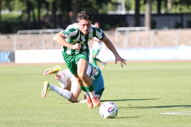 24.06.2026, Fussball, Testspiel, Vorbereitung Saison 2026 2027, Regionalliga Bayern: FC Schweinfurt 05 - Chemie Leipzig Valon Aliji (Chemie Leipzig, 14) mit Ball, Einzelbild Schweinfurt Riedel-Bau-Arena im Sachs-Stadio Bayern Unterfranken Deutschland *** June 24, 2026, Soccer, Friendly Match, 2026–2027 Season Preparation, Bavarian Regional League, FC Schweinfurt 05 vs. Chemie Leipzig, Valon Aliji (Chemie Leipzig), No. 14 with the ball, single frame, Schweinfurt Riedel Bau Arena at Sachs Stadio, Bavaria, Lower Franconia, Germany