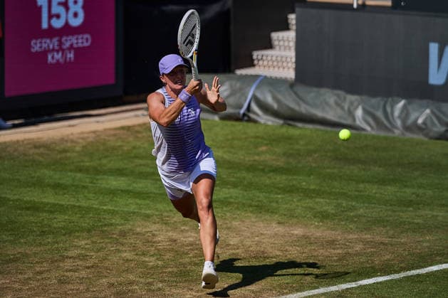 June 24, 2026, Bad Homburg, Hessen, Germany: Iga Swiatek of Poland returns with forehand to Emma Navarro of United States during the BAD HOMBURG OPEN powered by SOLARWATTT- WTA500 - Womens Tennis, 24.6.2026 in Bad Homburg (Tennis-Club Bad Homburg), Germany - Photo: Tennis 2026: Bad Hombug Open - WTA500: NAVARO 7:5 2:6 6:3 SWIATEK  - ZUMAs343 20260624_zsp_s343_128 Copyright: xMathiasxSchulzx