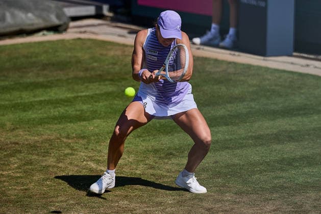 June 24, 2026, Bad Homburg, Hessen, Germany: Iga Swiatek of Poland returns with backhand to Emma Navarro of United States during the BAD HOMBURG OPEN powered by SOLARWATTT- WTA500 - Womens Tennis, 24.6.2026 in Bad Homburg (Tennis-Club Bad Homburg), Germany - Photo: Tennis 2026: Bad Hombug Open - WTA500: NAVARO 7:5 2:6 6:3 SWIATEK  - ZUMAs343 20260624_zsp_s343_131 Copyright: xMathiasxSchulzx