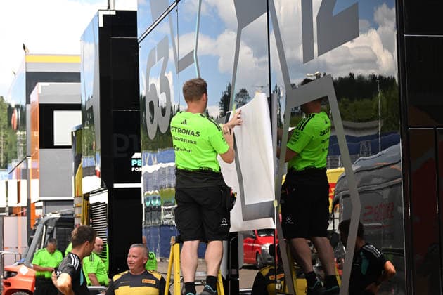 24.06.2026, xsvx, Motorsport FIA Formel 1, Grand Prix von Österreich v.l. Vorbereitungen bei Mercedes AMG Petronas Symbolfoto, Symbolbild (FIA REGULATIONS PROHIBIT ANY USE OF PHOTOGRAPHS as IMAGE SEQUENCES and or QUASI-VIDEO) Zeltweg-Spielberg *** June 24, 2026, xsvx, Motorsport FIA Formula 1, Austrian Grand Prix – Preparations at Mercedes AMG Petronas (stock photo, illustrative image). FIA REGULATIONS PROHIBIT ANY USE OF PHOTOGRAPHS AS IMAGE SEQUENCES AND OR QUASI-VIDEO. Zeltweg, Spielberg