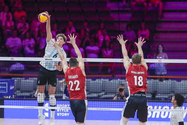 Gliwice 24.06.2026. Siatkowka Liga Narodow sezon 2026 faza grupowa mecz: Argentyna - Niemcy --- Volleyball VNL Nations League season 2026 group stage match: Argentina - Germany nz Gomez German Alfredo, Brand Tobias, Krage Brewitz Florian Fot. Kacper Staniec NEWSPIX.PL --- newspix.pl 