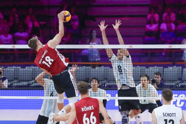 Gliwice 24.06.2026. Siatkowka Liga Narodow sezon 2026 faza grupowa mecz: Argentyna - Niemcy --- Volleyball VNL Nations League season 2026 group stage match: Argentina - Germany nz Krage Brewitz Florian, Loser Agustin Fot. Kacper Staniec NEWSPIX.PL --- newspix.pl 