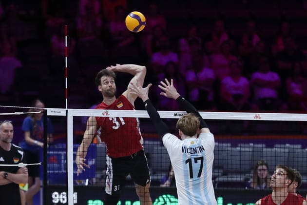 Gliwice 24.06.2026. Siatkowka Liga Narodow sezon 2026 faza grupowa mecz: Argentyna - Niemcy --- Volleyball VNL Nations League season 2026 group stage match: Argentina - Germany nz Bohme Jan, Vicentin Luciano Fot. Kacper Staniec NEWSPIX.PL --- newspix.pl 