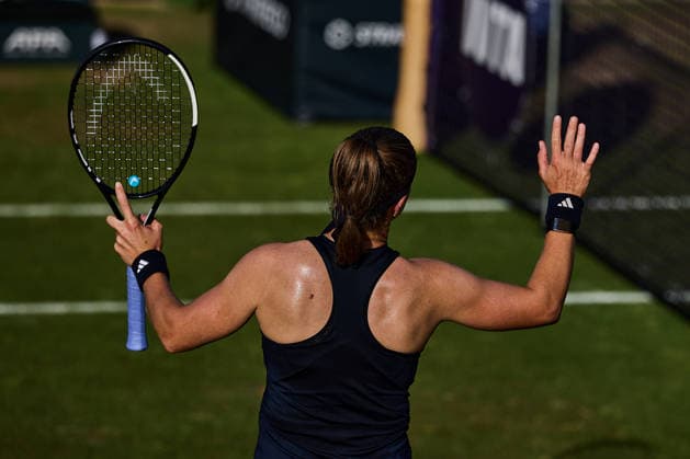 June 24, 2026, Bad Homburg, Hessen, Germany: Irina-Camelia Begu of Romania, Karolina Muchova of Czech Republic shaking hands after the Match during the BAD HOMBURG OPEN powered by SOLARWATTT- WTA500 - Womens Tennis, 24.6.2026 in Bad Homburg (Tennis-Club Bad Homburg), Germany - Photo: Tennis 2026: Bad Hombug Open - WTA500: MUCHOVA 6:1 6:1 BEGU  - ZUMAs343 20260624_zsp_s343_151 Copyright: xMathiasxSchulzx