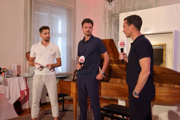 SOCCER - BL, RBS, jersey presentation SALZBURG,AUSTRIA,24.JUN.26 - SOCCER - ADMIRAL Bundesliga, Red Bull Salzburg, jersey presentation. Image shows head coach Danny Roehl and sporting director Marcus Mann (RBS).  GEPAxpictures xMathiasxMandl
