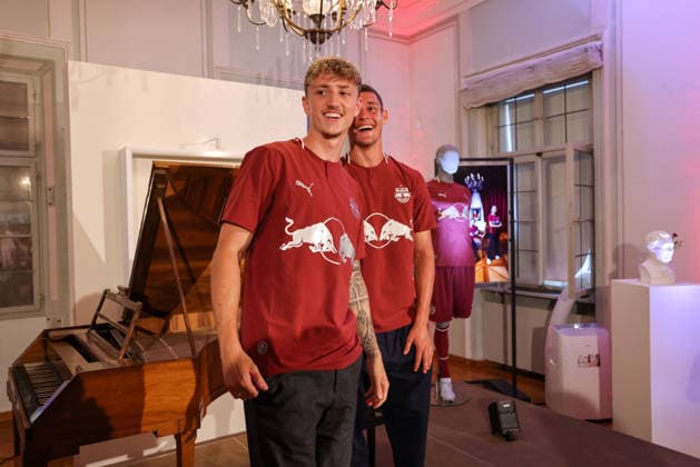 SOCCER - BL, RBS, jersey presentation SALZBURG,AUSTRIA,24.JUN.26 - SOCCER - ADMIRAL Bundesliga, Red Bull Salzburg, jersey presentation. Image shows Tim Drexler and Christian Zawieschitzky (RBS).  GEPAxpictures xMathiasxMandl
