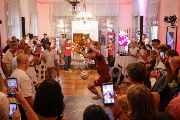 SOCCER - BL, RBS, jersey presentation SALZBURG,AUSTRIA,24.JUN.26 - SOCCER - ADMIRAL Bundesliga, Red Bull Salzburg, jersey presentation. Image shows a showact.  GEPAxpictures xMathiasxMandl