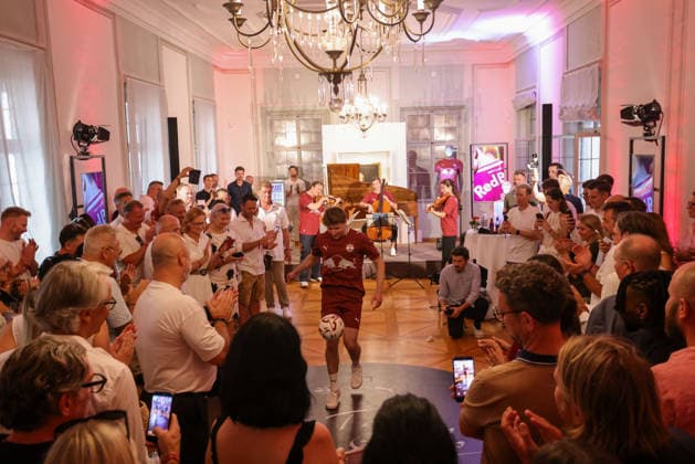 SOCCER - BL, RBS, jersey presentation SALZBURG,AUSTRIA,24.JUN.26 - SOCCER - ADMIRAL Bundesliga, Red Bull Salzburg, jersey presentation. Image shows a showact.  GEPAxpictures xMathiasxMandl