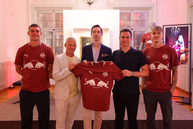 SOCCER - BL, RBS, jersey presentation SALZBURG,AUSTRIA,24.JUN.26 - SOCCER - ADMIRAL Bundesliga, Red Bull Salzburg, jersey presentation. Image shows Christian Zawieschitzky, ceo Stephan Reiter (RBS), Linus Klumpner (CEO Mozarteum) and sporting director Marcus Mann and Tim Drexler (RBS).  GEPAxpictures xMathiasxMandl