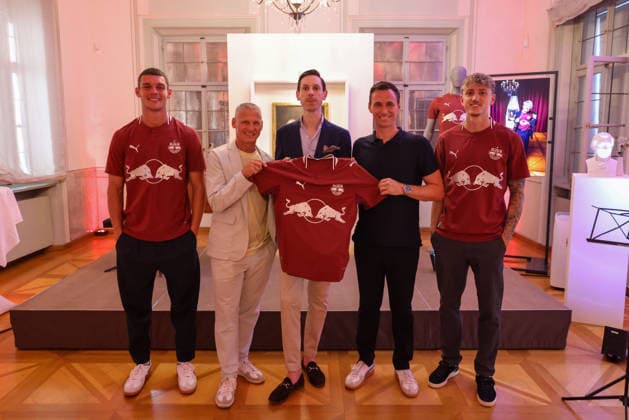 SOCCER - BL, RBS, jersey presentation SALZBURG,AUSTRIA,24.JUN.26 - SOCCER - ADMIRAL Bundesliga, Red Bull Salzburg, jersey presentation. Image shows Christian Zawieschitzky, ceo Stephan Reiter (RBS), Linus Klumpner (CEO Mozarteum) and sporting director Marcus Mann and Tim Drexler (RBS).  GEPAxpictures xMathiasxMandl