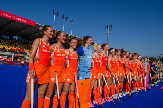 WAVER, 24-06-2026, Belfius Hockey Arena, FIH Hockey Pro League Women, Season 2025-2026. Guusje Moes and Team NL during the play of the national anthem before the match Australia - Netherlands (women). Australia - Netherlands (women)  x204616808x Copyright: