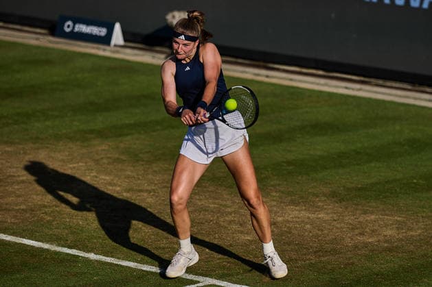 June 24, 2026, Bad Homburg, Hessen, Germany: Karolina Muchova of Czech Republic returns with backhand to Irina-Camelia Begu of Romania during the BAD HOMBURG OPEN powered by SOLARWATTT- WTA500 - Womens Tennis, 24.6.2026 in Bad Homburg (Tennis-Club Bad Homburg), Germany - Photo: Tennis 2026: Bad Hombug Open - WTA500: MUCHOVA 6:1 6:1 BEGU  - ZUMAs343 20260624_zsp_s343_171 Copyright: xMathiasxSchulzx