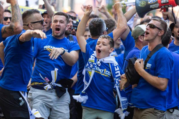 June 24, 2026, Seattle, Washington, USA: Fans of team Bosnia and Herzegovina cheer as they arrive at Seattle Stadium for the FIFA World Cup, WM, Weltmeisterschaft, Fussball match between Bosnia and Herzegovina and Qatar on Wednesday, June 24, 2026. Seattle USA - ZUMAg235 20260624_zap_g235_017 Copyright: xPaulxChristianxGordonx
