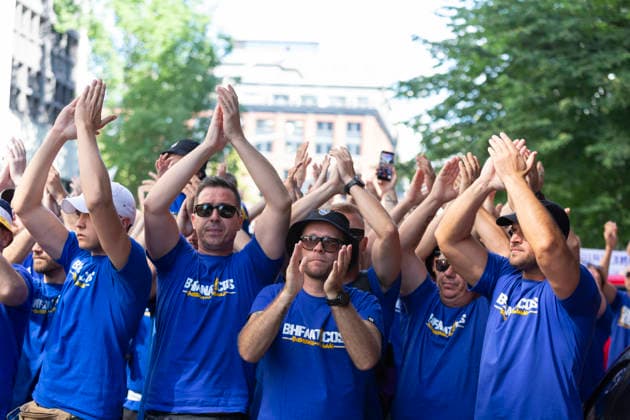 June 24, 2026, Seattle, Washington, USA: Fans of team Bosnia and Herzegovina lead a march through downtown Seattle to the FIFA World Cup, WM, Weltmeisterschaft, Fussball match between Bosnia and Herzegovina and Qatar at Seattle Stadium on Wednesday, June 24, 2026. Seattle USA - ZUMAg235 20260624_zap_g235_026 Copyright: xPaulxChristianxGordonx