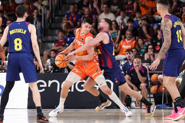 June 24, 2026, Barcelona, Barcelona, Spain: Jaime Pradilla of Valencia Basket and Joel Parra of FC Barcelona, Barca in action during the Spanish League, Liga ACB Endesa, basketball Final Game 4 match played between FC Barcelona and Valencia Basket at Palau Blaugrana on June 24, 2026 in Barcelona, Spain. Barcelona Spain - ZUMAa181 20260624_zaa_a181_031 Copyright: xJavierxBorregox