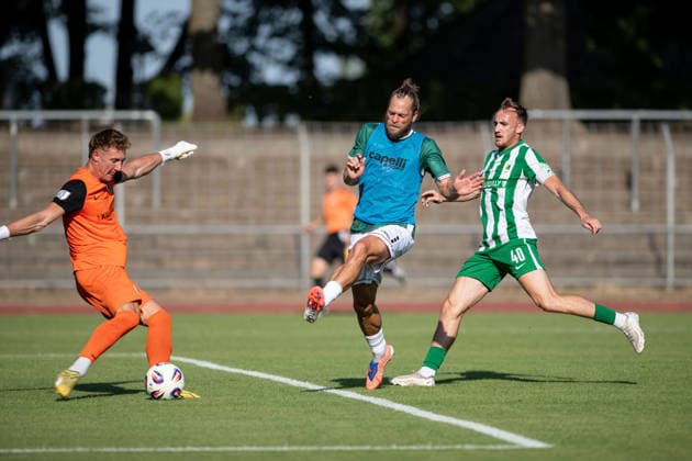 1. FC 1905 Schweinfurt vs. BSG Chemie leipzig, Sachs-Stadion Football, Regionalliga Friendly 1. FC 1905 Schweinfurt vs. BSG Chemie leipzig 24 Jun 2026 Sachs-Stadion , Schweinfurt, Germany Image: (fLTR) GK Marcel Bergmann, Kristian Böhnlein (Schweinfurt) DFL REGULATIONS PROHIBIT ANY USE OF PHOTOGRAPHS AS IMAGE SEQUENCES AND OR QUASI-VIDEO Copyright: xPresseFotoxEvansx