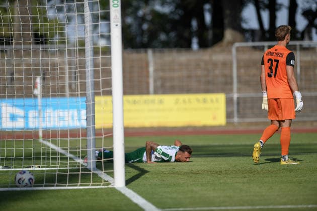 1. FC 1905 Schweinfurt vs. BSG Chemie leipzig, Sachs-Stadion Football, Regionalliga Friendly 1. FC 1905 Schweinfurt vs. BSG Chemie leipzig 24 Jun 2026 Sachs-Stadion , Schweinfurt, Germany Image: (fLTR) GK Rudolf Sanin (BSG), GK Marcel Bergmann (BSG) after the 1:0. DFL REGULATIONS PROHIBIT ANY USE OF PHOTOGRAPHS AS IMAGE SEQUENCES AND OR QUASI-VIDEO Copyright: xPresseFotoxEvansx