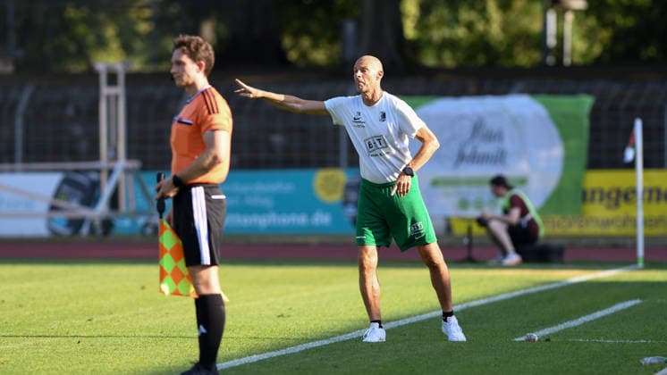 1. FC 1905 Schweinfurt vs. BSG Chemie leipzig, Sachs-Stadion Football, Regionalliga Friendly 1. FC 1905 Schweinfurt vs. BSG Chemie leipzig 24 Jun 2026 Sachs-Stadion , Schweinfurt, Germany Image: Trainer Alexander Schmidt (BSG) DFL REGULATIONS PROHIBIT ANY USE OF PHOTOGRAPHS AS IMAGE SEQUENCES AND OR QUASI-VIDEO Copyright: xPresseFotoxEvansx