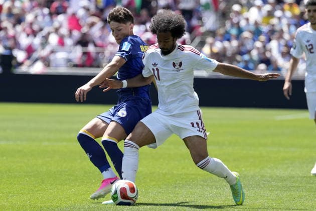 FIFA World Cup, WM, Weltmeisterschaft, Fussball 2026 - Group B - Bosnia and Herzegovina vs Qatar Esmir Bajraktarevic of Bosnia and Herzegovina (L) in action against Akram Afif of Qatar (R) during the FIFA World Cup 2026 group stage match Bosnia and Herzegovina against Qatar, in Seattle, Washington, USA, 24 June 2026. SEATTLE United States  Copyright: xSTEPHANxBRASHEARx