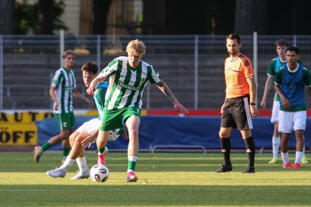 24.06.2026, Fussball, Testspiel, Vorbereitung Saison 2026 2027, Regionalliga Bayern: FC Schweinfurt 05 - Chemie Leipzig Hector Hink (Chemie Leipzig, 08) Schweinfurt Riedel-Bau-Arena im Sachs-Stadio Bayern Unterfranken Deutschland *** June 24, 2026, Soccer, Friendly Match, 2026–2027 Season Preparations, Bavarian Regional League: FC Schweinfurt 05 vs. Chemie Leipzig, Hector Hink (Chemie Leipzig), June 8, Schweinfurt, Riedel Bau Arena at Sachs Stadio, Bavaria, Lower Franconia, Germany