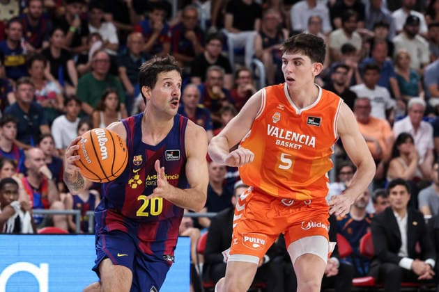 June 24, 2026, Barcelona, Barcelona, Spain: Nico Laprovittola of FC Barcelona, Barca and Sergio de Larrea of Valencia Basket in action during the Spanish League, Liga ACB Endesa, basketball Final Game 4 match played between FC Barcelona and Valencia Basket at Palau Blaugrana on June 24, 2026 in Barcelona, Spain. Barcelona Spain - ZUMAa181 20260624_zaa_a181_037 Copyright: xJavierxBorregox