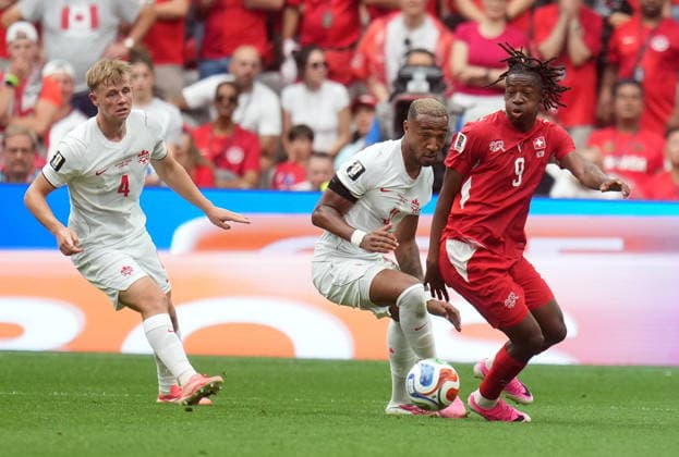 FIFA World Cup, WM, Weltmeisterschaft, Fussball 2026 - Group B - Switzerland vs Canada Johan Manzambi of Switzerland (R) in action during the FIFA World Cup 2026 group stage match Switzerland against Canada, in Vancouver, Canada, 24 June 2026. VANCOUVER Canada  Copyright: xBOBxFRIDx