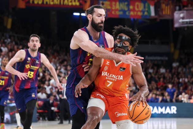 June 24, 2026, Barcelona, Barcelona, Spain: Tornike Shengelia of FC Barcelona, Barca and Braxton Key of Valencia Basket in action during the Spanish League, Liga ACB Endesa, basketball Final Game 4 match played between FC Barcelona and Valencia Basket at Palau Blaugrana on June 24, 2026 in Barcelona, Spain. Barcelona Spain - ZUMAa181 20260624_zaa_a181_052 Copyright: xJavierxBorregox