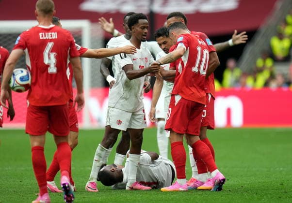 FIFA World Cup, WM, Weltmeisterschaft, Fussball 2026 - Group B - Switzerland vs Canada Players scuffle during the FIFA World Cup 2026 group stage match Switzerland against Canada, in Vancouver, Canada, 24 June 2026. VANCOUVER Canada  Copyright: xBOBxFRIDx