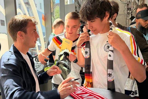 Mario Götze zu Gast im German House of Soccer, der ständigen Fan-Botschaft des DFB während der Fußball-Weltmeisterschaft in Manhattan - New York 24.06.2026: German House of Soccer *** Mario Götze visits the German House of Soccer, the DFB’s permanent fan embassy during the World Cup in Manhattan, New York, June 24, 2026 German House of Soccer