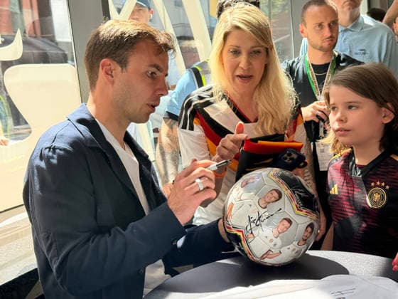 Mario Götze zu Gast im German House of Soccer, der ständigen Fan-Botschaft des DFB während der Fußball-Weltmeisterschaft in Manhattan - New York 24.06.2026: German House of Soccer *** Mario Götze visits the German House of Soccer, the DFB’s permanent fan embassy during the World Cup in Manhattan, New York, June 24, 2026 German House of Soccer