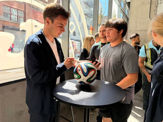 Mario Götze zu Gast im German House of Soccer, der ständigen Fan-Botschaft des DFB während der Fußball-Weltmeisterschaft in Manhattan - New York 24.06.2026: German House of Soccer *** Mario Götze visits the German House of Soccer, the DFB’s permanent fan embassy during the World Cup in Manhattan, New York, June 24, 2026 German House of Soccer