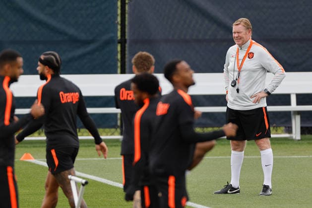 Netherlands heads coach Ronald Koeman (R) leads a training session in Kansas City, United States, 24 June 2026. Netherlands will face Tunisia in their 2026 FIFA World Cup, WM, Weltmeisterschaft, Fussball Group F soccer match on 26 June. 2026 FIFA World Cup - Group F - Netherlands training session !ACHTUNG: NUR REDAKTIONELLE NUTZUNG!  Copyright: xJUANxIGNACIOxRONCORONIx GRAF5233 0859929769st