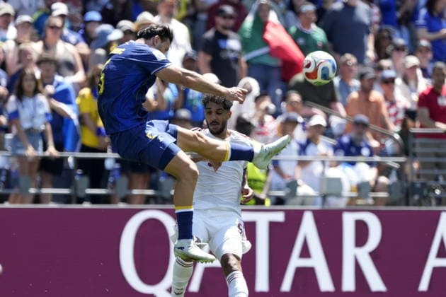 FIFA World Cup, WM, Weltmeisterschaft, Fussball 2026 - Group B - Bosnia and Herzegovina vs Qatar Sead Kolasinac of Bosnia and Herzegovina in action during the FIFA World Cup 2026 group stage match Bosnia and Herzegovina against Qatar, in Seattle, Washington, USA, 24 June 2026. SEATTLE United States  Copyright: xSTEPHANxBRASHEARx