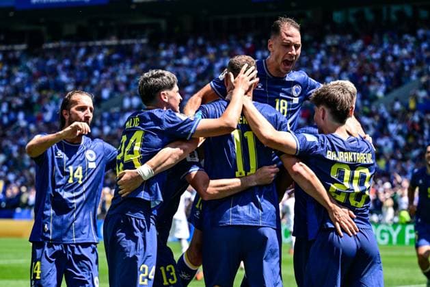 Bosnia and Herzegovina s players celebrate after scoring during a soccer game between Bosnia and Herzegovina and Qatar, on Wednesday 24 June 2026 in Seattle, the third and last day in the group stage, in group B of the FIFA World Cup, WM, Weltmeisterschaft, Fussball 2026 in the United States of America. DIRKxWAEM  x179161103x