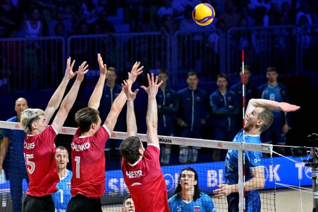 LJUBLJANA, SLOVENIA - JUNE 24: Tine Urnaut of Slovenia (R) in action against Daenan Gyimah of Canada (2L) during the FIVB Men s Volleyball Nations League match between Slovenia and Canada at Arena Stozice, Ljubljana on June 24, 2026 in Ljubljana, Slovenia. (Photo by Igor Kupljenik Sports Press Photo).  Copyright: xIgorxKupljenikx xSPPx Sportspressphoto_SPR175489