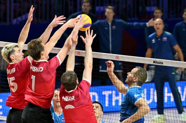 LJUBLJANA, SLOVENIA - JUNE 24: Tine Urnaut of Slovenia (R) in action against Daenan Gyimah of Canada (2L) during the FIVB Men s Volleyball Nations League match between Slovenia and Canada at Arena Stozice, Ljubljana on June 24, 2026 in Ljubljana, Slovenia. (Photo by Igor Kupljenik Sports Press Photo).  Copyright: xIgorxKupljenikx xSPPx Sportspressphoto_SPR175496