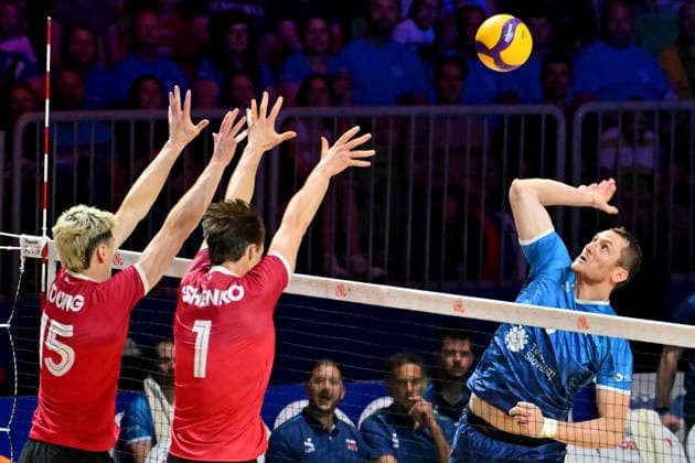 LJUBLJANA, SLOVENIA - JUNE 24: Toncek Stern of Slovenia (R) in action against Daenan Gyimah of Canada (C) during the FIVB Men s Volleyball Nations League match between Slovenia and Canada at Arena Stozice, Ljubljana on June 24, 2026 in Ljubljana, Slovenia. (Photo by Igor Kupljenik Sports Press Photo).  Copyright: xIgorxKupljenikx xSPPx Sportspressphoto_SPR175497