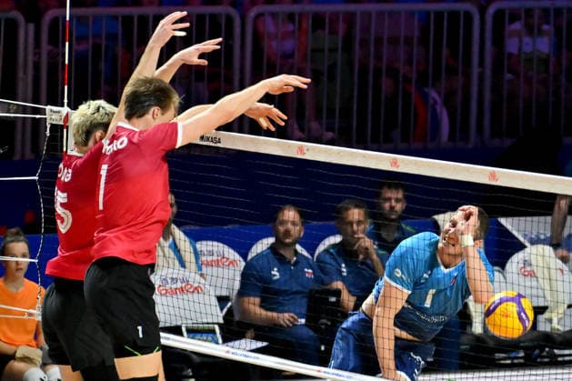 LJUBLJANA, SLOVENIA - JUNE 24: Toncek Stern of Slovenia (R) in action against Daenan Gyimah of Canada (C) during the FIVB Men s Volleyball Nations League match between Slovenia and Canada at Arena Stozice, Ljubljana on June 24, 2026 in Ljubljana, Slovenia. (Photo by Igor Kupljenik Sports Press Photo).  Copyright: xIgorxKupljenikx xSPPx Sportspressphoto_SPR175498