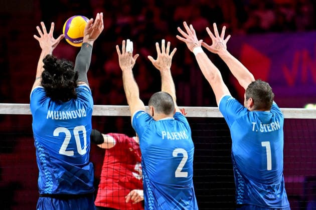 LJUBLJANA, SLOVENIA - JUNE 24: Nik Mujanovic of Slovenia (L) in action against Brodie Hofer of Canada (2L) during the FIVB Men s Volleyball Nations League match between Slovenia and Canada at Arena Stozice, Ljubljana on June 24, 2026 in Ljubljana, Slovenia. (Photo by Igor Kupljenik Sports Press Photo).  Copyright: xIgorxKupljenikx xSPPx Sportspressphoto_SPR175515