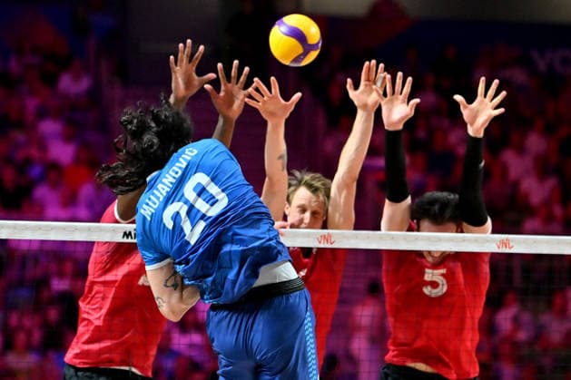 LJUBLJANA, SLOVENIA - JUNE 24: Nik Mujanovic of Slovenia (L) in action against Brodie Hofer of Canada (R) during the FIVB Men s Volleyball Nations League match between Slovenia and Canada at Arena Stozice, Ljubljana on June 24, 2026 in Ljubljana, Slovenia. (Photo by Igor Kupljenik Sports Press Photo).  Copyright: xIgorxKupljenikx xSPPx Sportspressphoto_SPR175518