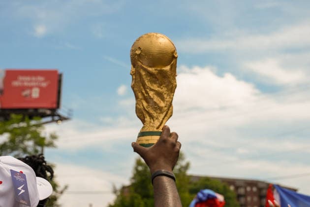 June 24, 2026, Atlanta, Georgia, United States of America: Haiti fan holds up a replica of the World Cup trophy during the Haiti fan march before the Morocco vs Haiti First Stage Group C match in ATLANTA, Georgia. World Cup 2026: Group C: Morocco : Haiti  - ZUMAg276 20260624_zsp_g276_008 Copyright: xMalachixGabrielx