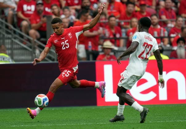 FIFA World Cup, WM, Weltmeisterschaft, Fussball 2026 - Group B - Switzerland vs Canada Luca Jaquez of Switzerland (L) and Richie Laryea of Canada in action during the FIFA World Cup 2026 group stage match Switzerland against Canada, in Vancouver, Canada, 24 June 2026. VANCOUVER Canada  Copyright: xBOBxFRIDx