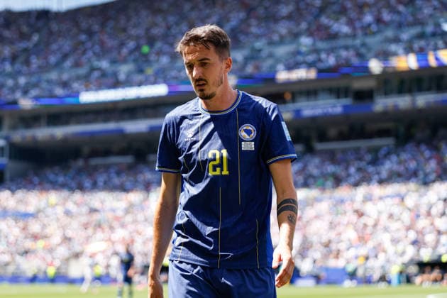 SEATTLE, WA - JUNE 24: Defender Stjepan RadeljiÄ‡ 21 of Bosnia and Herzegovina looks on during the FIFA World Cup, WM, Weltmeisterschaft, Fussball 2026 Group B match between Bosnia and Herzegovina and Qatar on June 24, 2026 at Seattle Stadium in Seattle, Washington. (Photo by Henry Rodenburg Icon Sportswire) SOCCER: JUN 24 FIFA World Cup 26 Group B - Bosnia and Herzegovina vs Qatar EDITORIAL USE ONLY Icon260624002