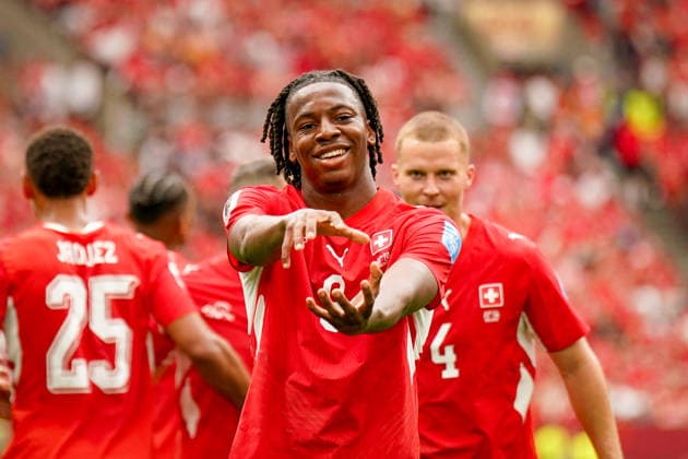 Kanada: Fußball FIFA Weltmeisterschaft 2026 Gruppenphase Schweiz vs Kanada BC Place Stadium (Vancouver, British Columbia): Tor und Torjubel zum 2:0 durch Johan Manzambi (Schweiz, 9) Freude, Emotionen, Jubel, Geste, Gestik, Emotion *** Canada Soccer 2026 FIFA World Cup Group Stage Switzerland vs. Canada BC Place Stadium Vancouver, British Columbia Goal and celebration of the 2–0 score by Johan Manzambi (Switzerland), 9 Joy, emotions, celebration, gesture, body language, emotion Copyright: xJOERANxSTEINSIEKx